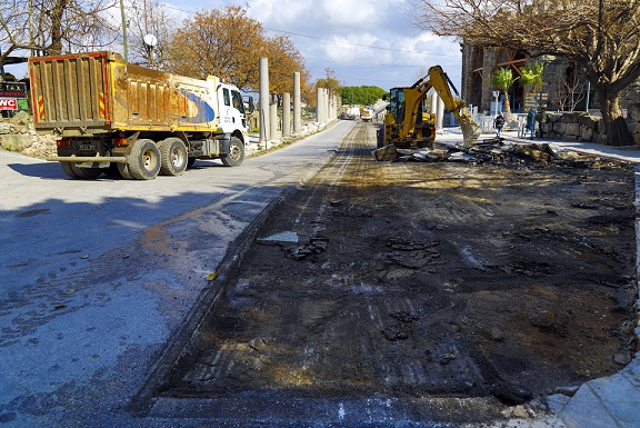 MANAVGAT BELEDİYESİ SİDE GİRİŞİNİ YAYALAŞTIRIYOR
