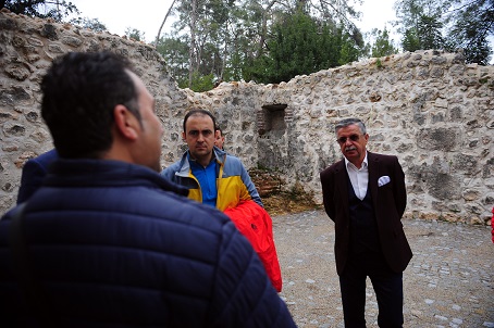 BAŞKAN TOPALOĞLU, ÖĞRETİM GÖREVLİLERİ İLE KEMER’DE İNCELEMELERDE BULUNDU