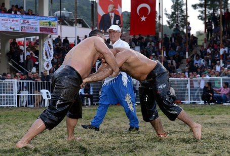 Kumluca yağlı pehlivan güreşlerine hazır