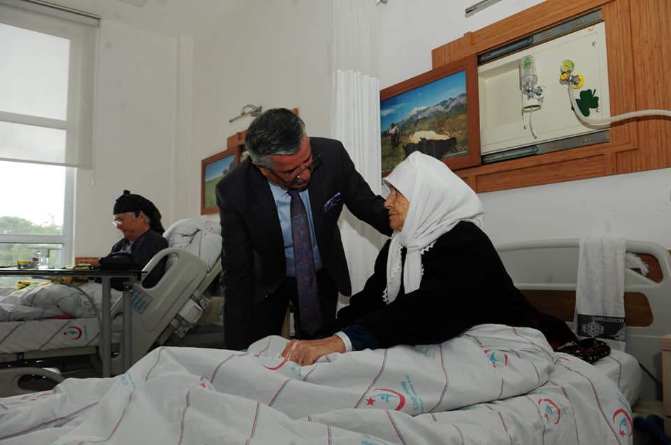 BAŞKAN TOPALOĞLU’NDAN HASTA ZİYARETİ