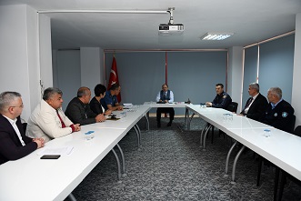 AKSU’DA, OTOBÜS KAZALARININ ÖNLENMESİ İÇİN TOPLANTI YAPILDI
