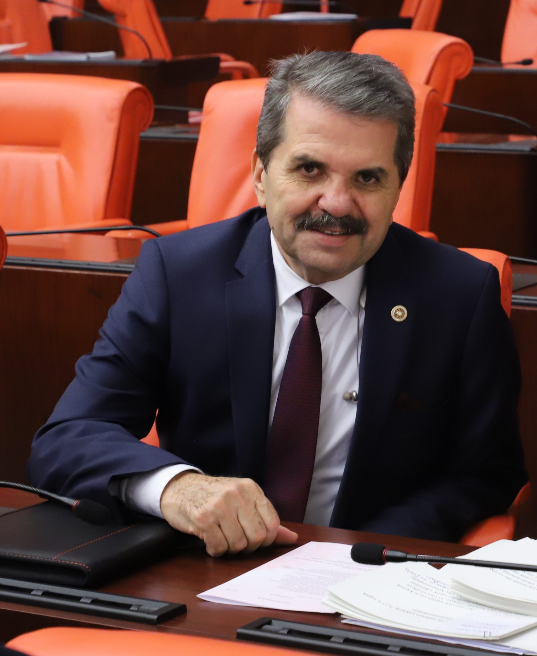Antalya milletvekili Feridun Bahşi 35 yaş sınırını Meclis’e taşıdı