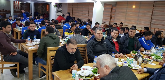 AKSU’DA SPORCULAR İÇİN KAYNAŞMA YEMEĞİ