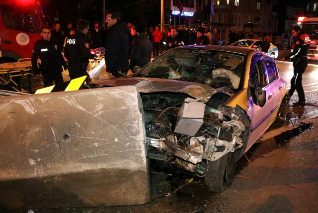 Yeni evli çifti trafik kazası ayırdı