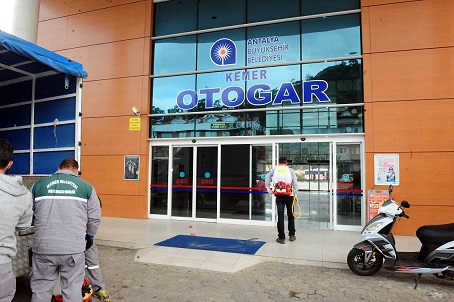 MUHATRLIKLAR, OTOGAR VE TAKSİ DURAKLARI DEZENFEKTE EDİLİYOR