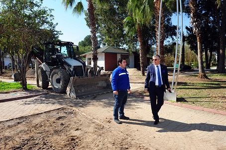 BAŞKAN TOPALOĞLU, MUSTAFA ERTUĞRUL AKER PARKI’NDA İNCELEMELERDE BULUNDU