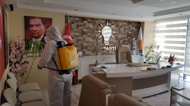 AKSU’DAKİ SİYASİ PARTİ BİNALARI İLAÇLANDI