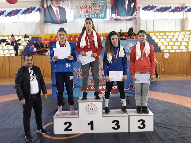 Kepez’in güreşçilerinin sırtı yere gelmiyor