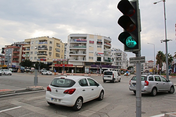 Büyükşehir’den Trafik Işıklarında ‘Evde Kal’ sistemi