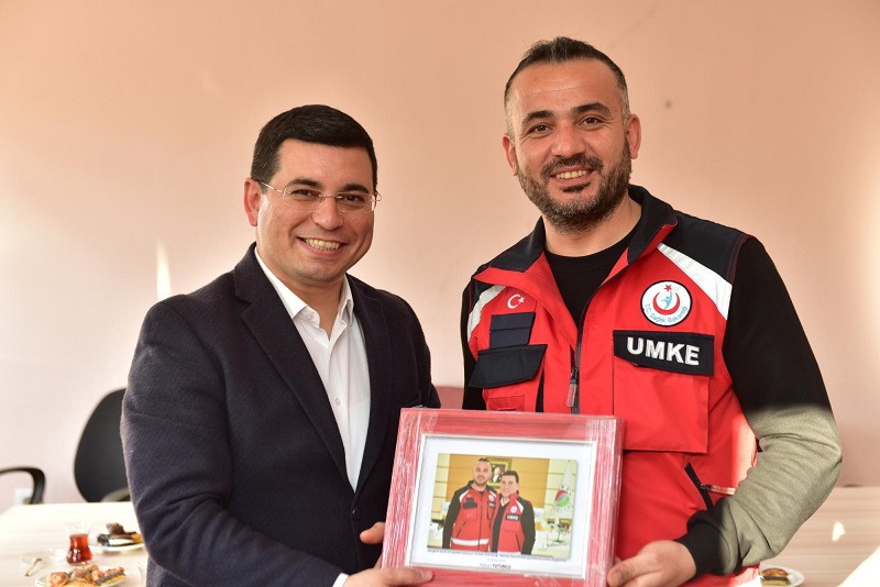 Tütüncü’den deprem bölgesine koşan UMKE’ye teşekkür