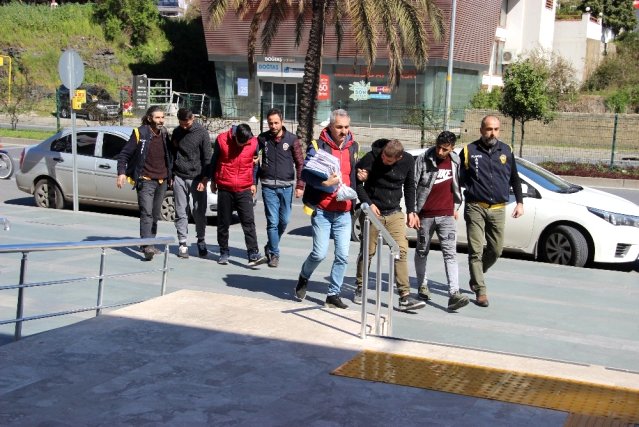 Alanya’da 20 ayrı iş yerinden hırsızlık yapan şüpheliler tutuklandı