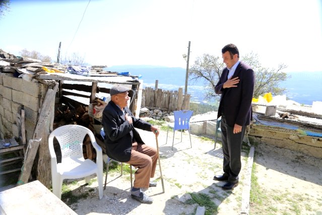 Başkan Ulutaş’tan Yaşlılara Moral Ziyareti
