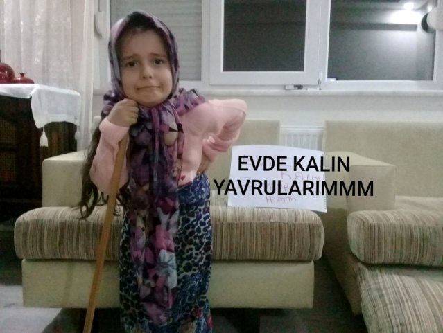 Minikler yaşlı kılığına girerek, ‘Evde kal Türkiye’ mesajı verdi