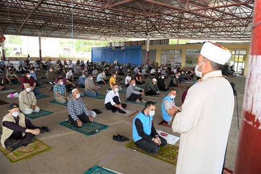 NORMALLEŞME SÜRECİ SONRASI İLK CUMA NAMAZI KILINDI