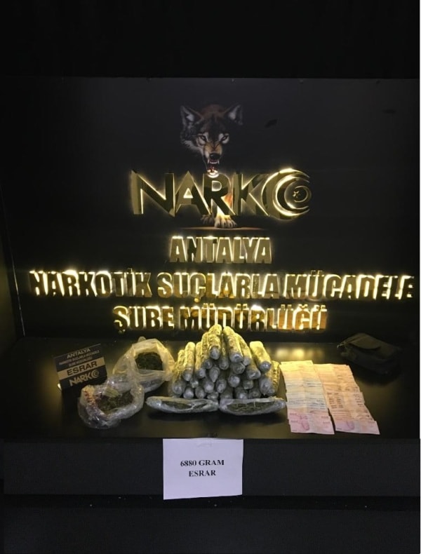 POLİSTEN UYUŞTURUCU OPERASYONU