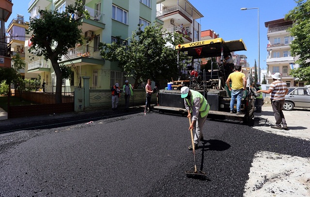 Kepez’den iki mahalleye 11 bin ton sıcak asfalt