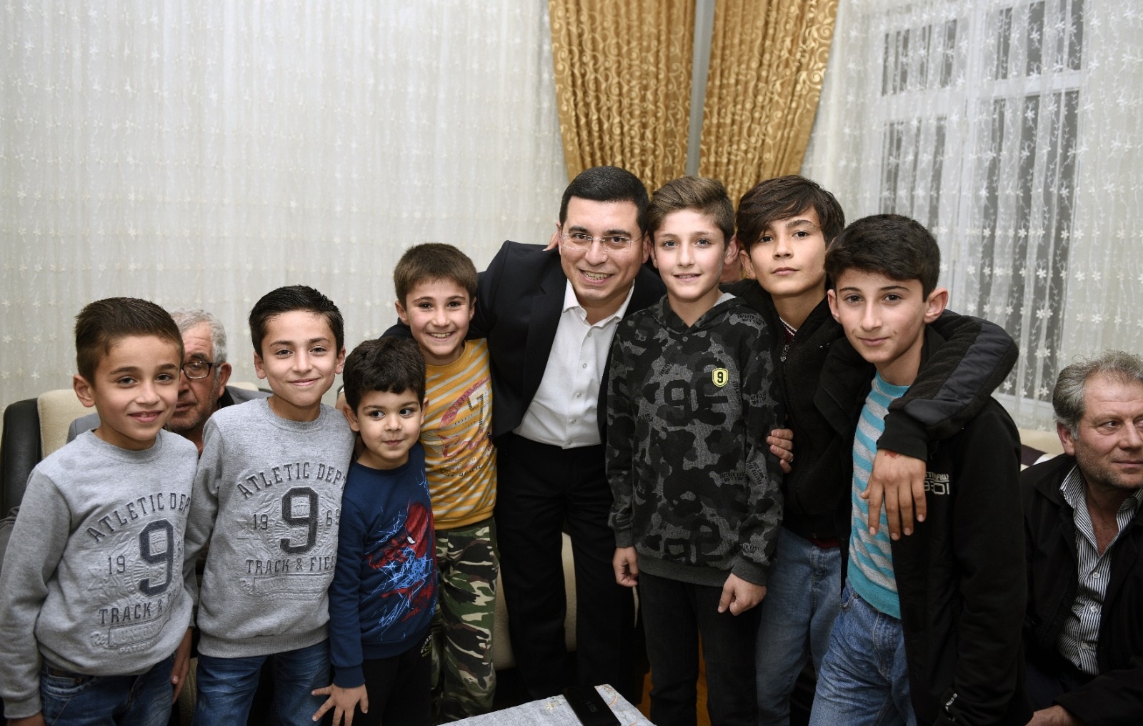 Tütüncü’den çocuklara eğitim yatırımı