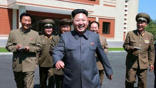 Haftalar sonra ortaya çıkan Kim Jong-un, Güney Kore sınırına ateş açarak ilk hamlesini yaptı