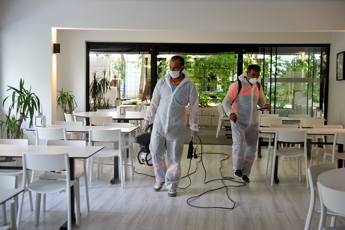 Restoran ve lokantalar dezenfekte ediliyor