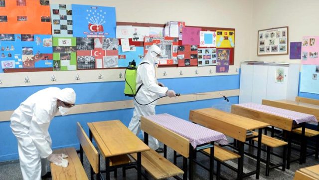 Okullar 1 Haziran’da açılacak; 8. ve 12. sınıf öğrencileri gidecek