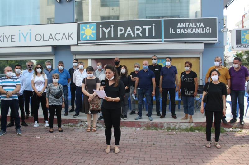 İyi Parti Muratpaşa ve İl Yönetiminden Toplu İstifa