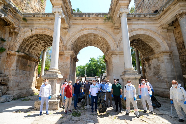 Başkan Uysal’dan duyarlılık çağrısı Kaleiçi’nde Dünya Çevre Günü etkinliği