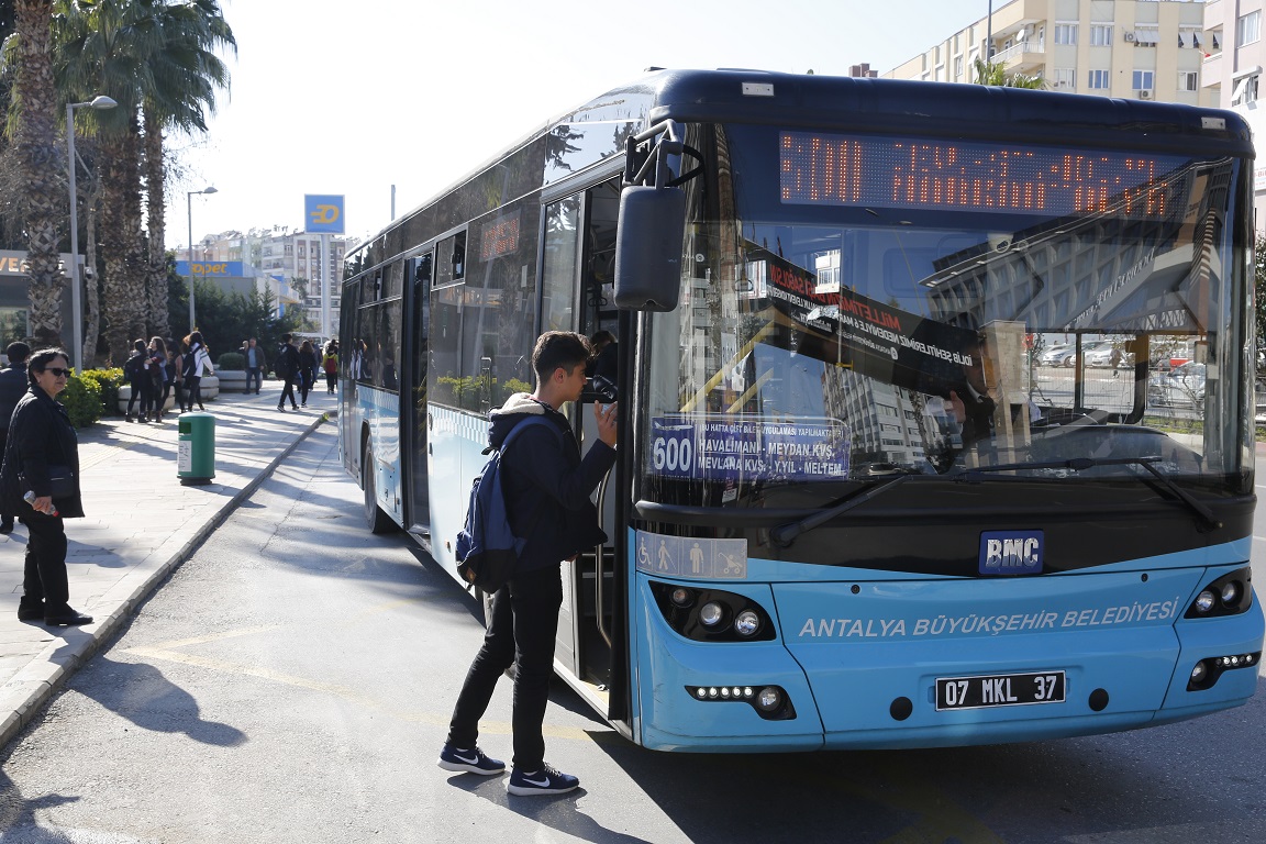 LGS’ye girecek öğrenci ile velisine toplu ulaşım ücretsiz