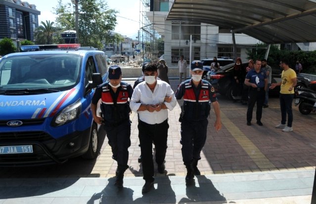 Alanya’da evinin bahçesinde uyuşturucu yetiştiren şüpheli tutuklandı