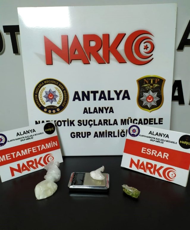 Alanya’ya otomobille uyuşturucu getiren şüpheliler yakalandı