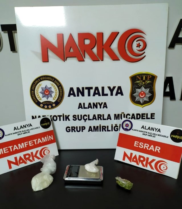Alanya’ya otomobille uyuşturucu getiren şüpheliler tutuklandı