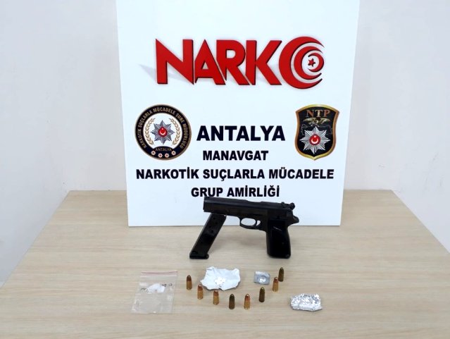 Antalya’da şüpheli araçtan uyuşturucu ve silah çıktı