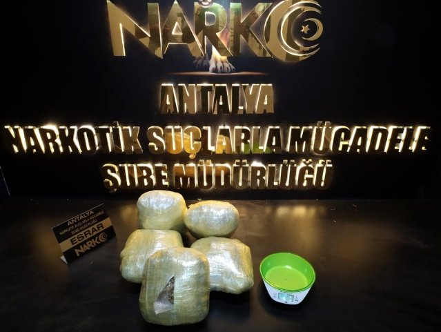 Antalya’da uyuşturucu operasyonu: 9 gözaltı