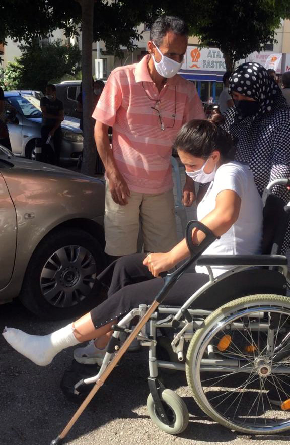 YKS öncesi ayağı kırılan öğrencinin yardımına Büyükşehir Belediyesi koştu