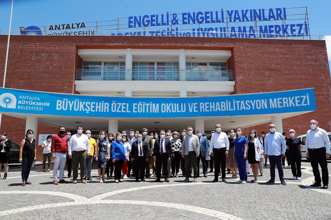 Başkan Böcek özel öğrencilerle buluştu