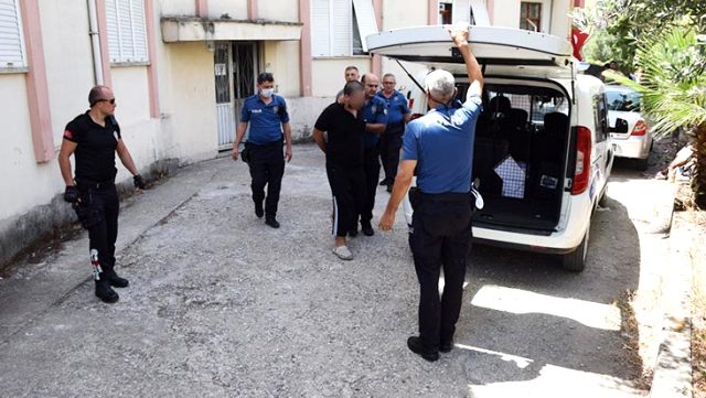 Eşiyle tartışan koca, kapıyı kilitleyip evi ateşe verdi