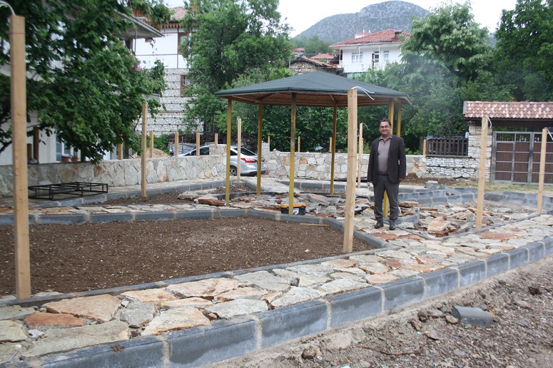İbradı’da Kaldırımlar Yenileniyor