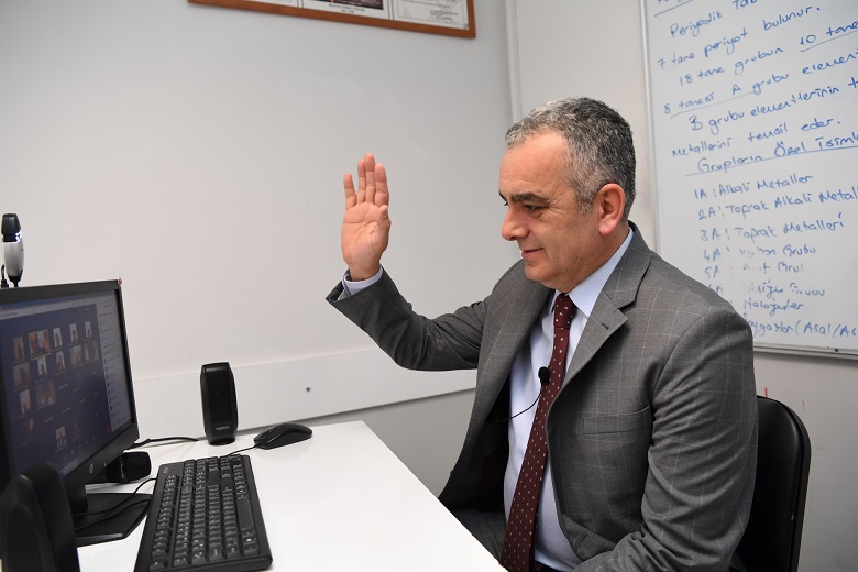 Başkan Esen’den öğrencilere “online” destek