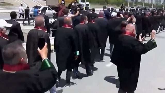 Geceyi Ankara girişinde geçiren baro başkanlarına izin çıktı