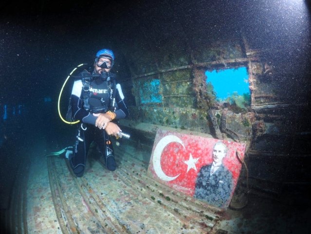 Yılda 80 bin dalışla, sualtı turizminin merkezi Kaş İlçesi’nde suyun altıda misafir bekliyor