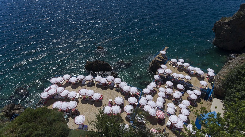 Falez plajları sezonun gözdesi