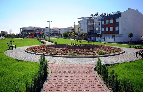 Kepez’in park ve bahçeler ekibi gece gündüz çalışıyor