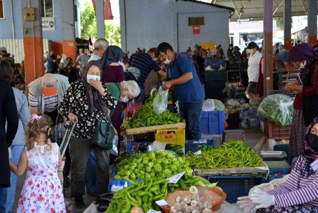 Üretici Köylü Pazarı yoğun ilgi görüyor