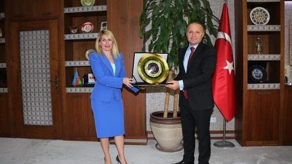 ÜNİVERSİTEDE DEVİR TESLİM