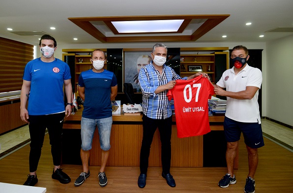 Muratpaşa’dan Antalyaspor’a destek sürüyor