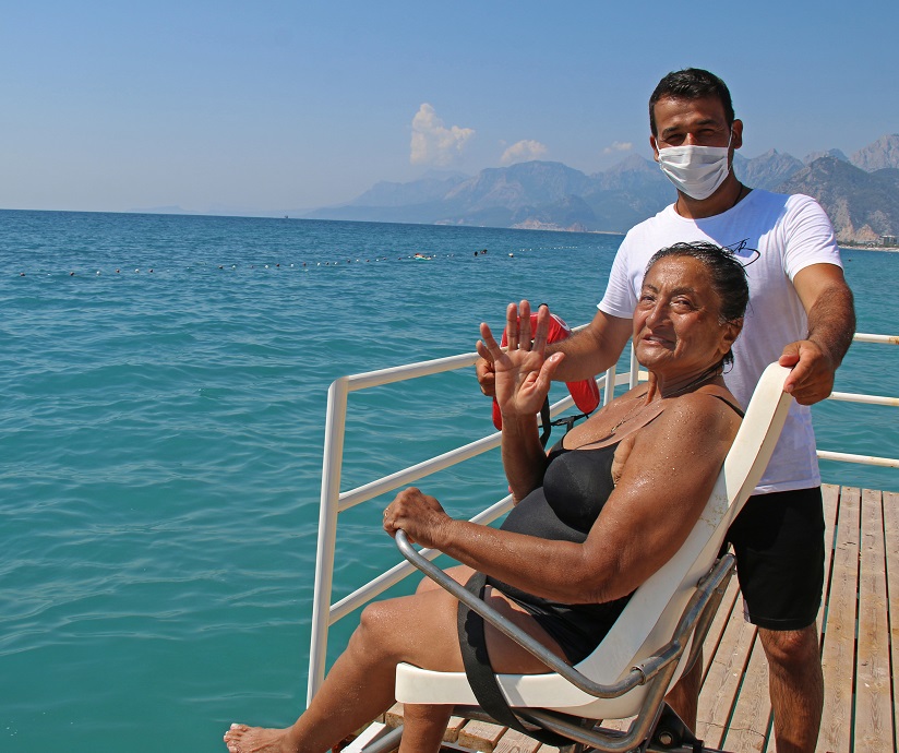 Büyükşehir’in engelsiz plajları rahat ve güvenli