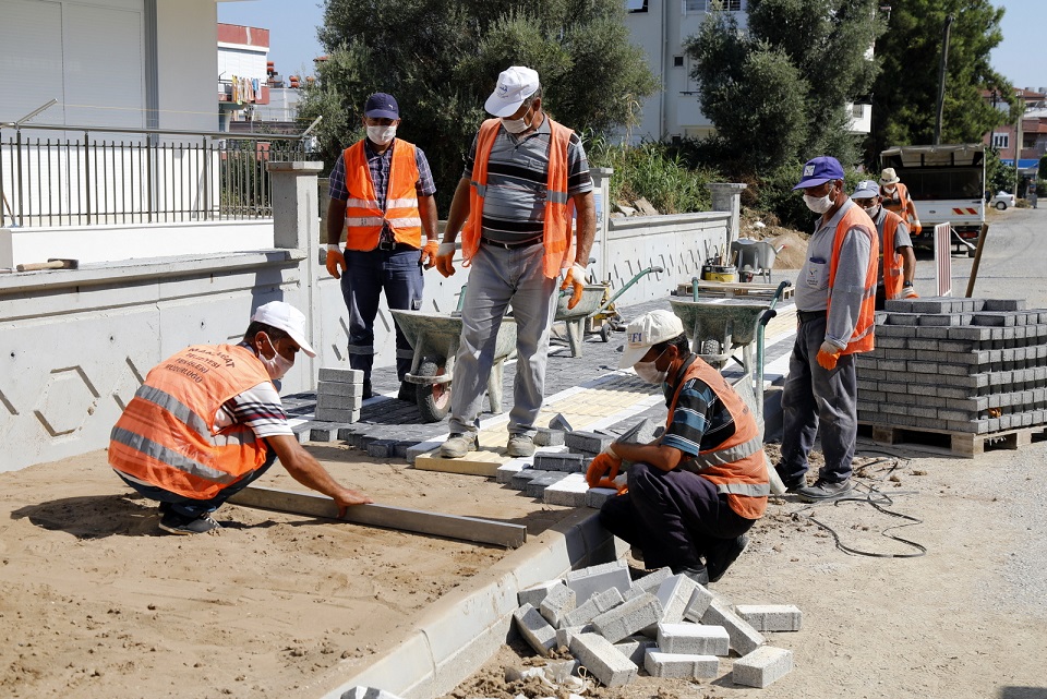 MANAVGAT BELEDİYESİ’NDEN ÖRNEK VE SARILAR MAHALLESİ’NE KALDIRIM ÇALIŞMASI