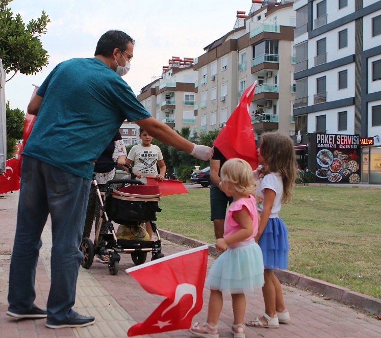 Büyükşehir Antalya’yı Türk bayrağı ile donatıyor