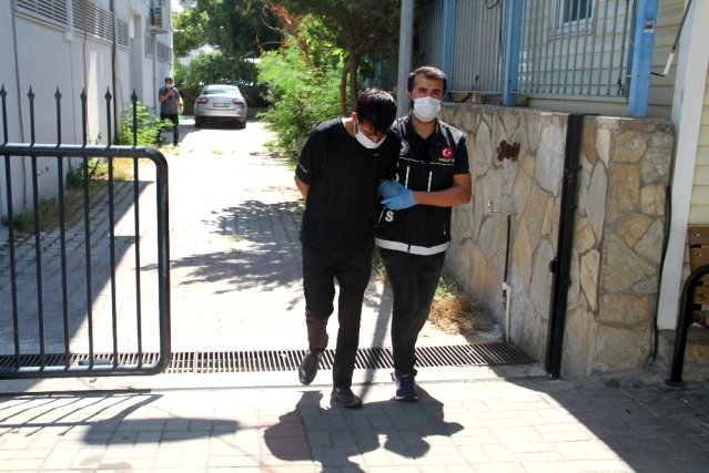 Alanya’da uyuşturucu ticareti yapılan eve baskın