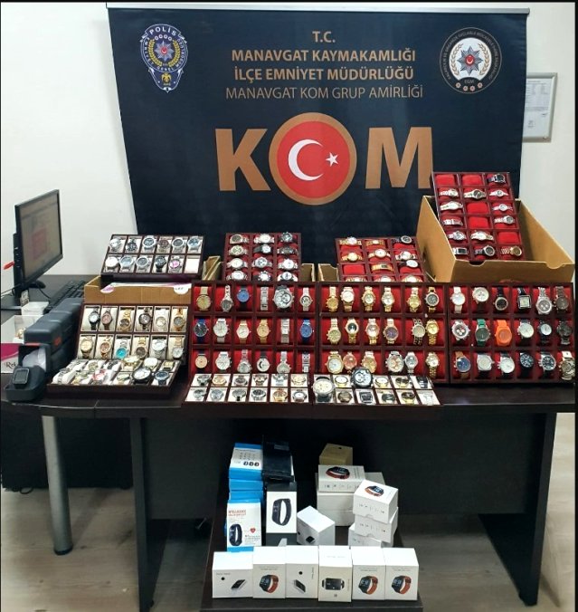 Gümrük kaçağı kol saatleri ele geçirildi
