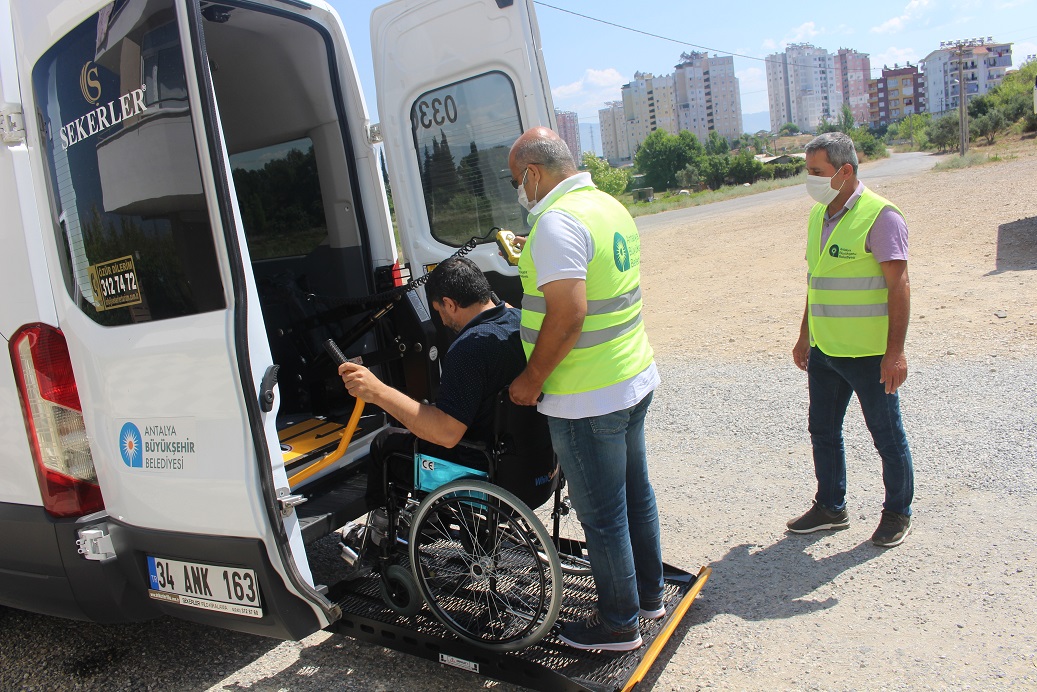 Büyükşehir’in Engelsiz Hizmet Aracı yüz güldürüyor